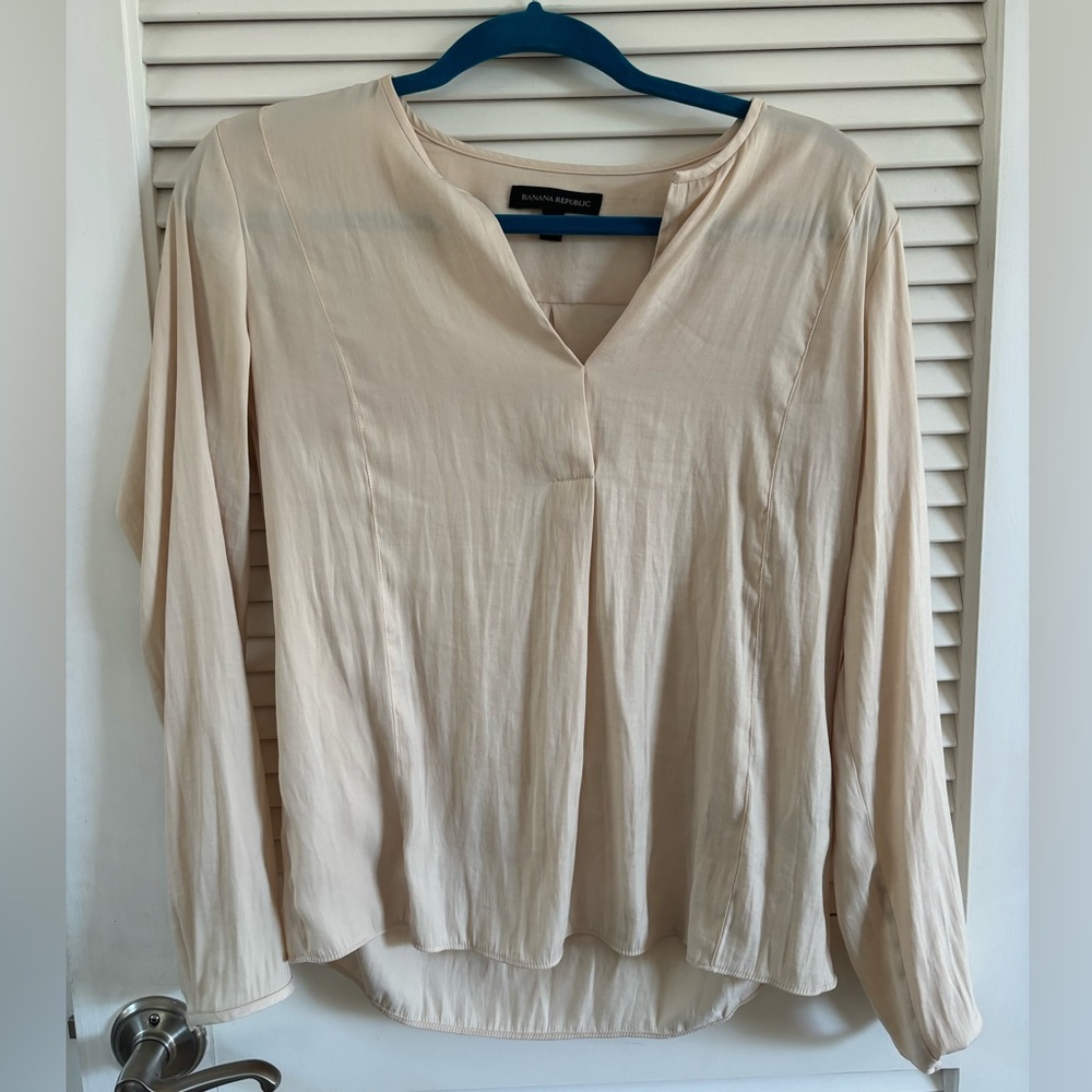 Cream banana republic blouse with button/sleeve detail